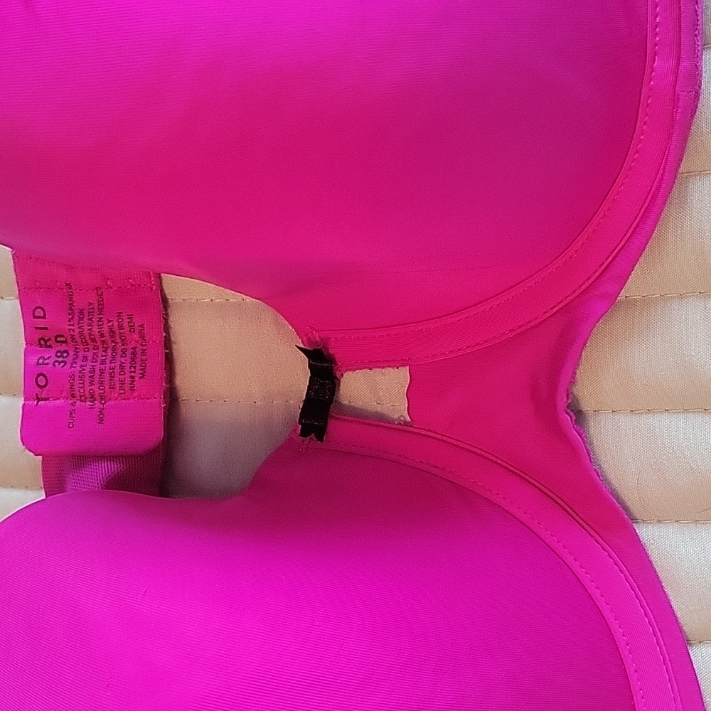 TORRID HOT PINK 38D PADDED BRA WITH UNDERWIRE - Picture 3 of 10